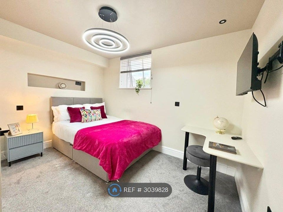 Property photo 2 of 15 Room 4