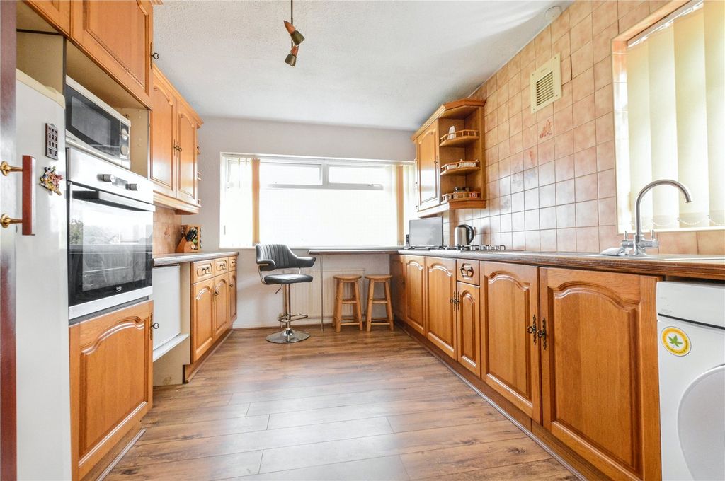 Property photo 3 of 18 Picture No. 11