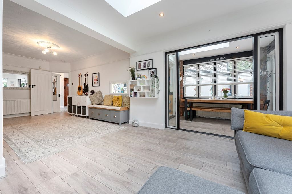 Property photo 2 of 19