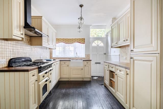 Property photo 2 of 20 Kitchen