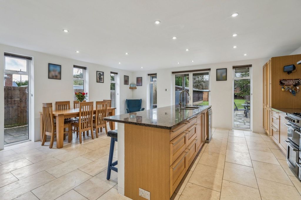 Property photo 2 of 36