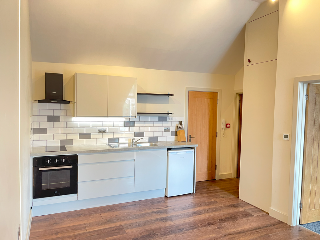 Property photo 1 of 7 Kitchen/ Lounge