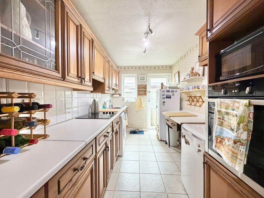 Property photo 2 of 20 Kitchen