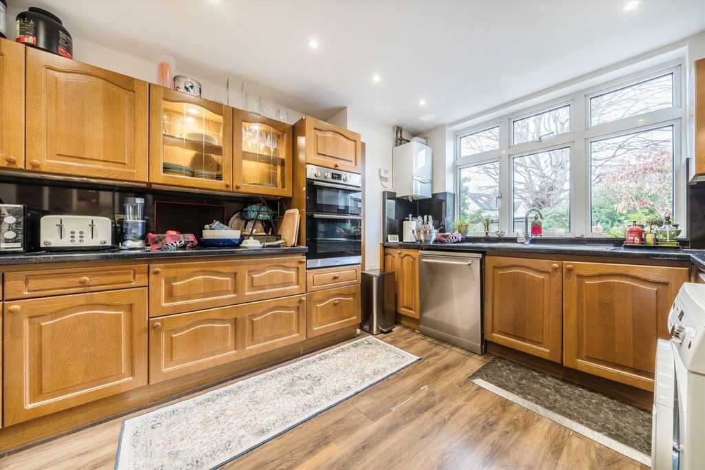 Property photo 3 of 8