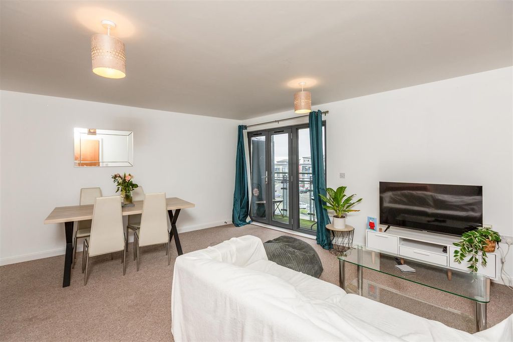 Property photo 2 of 19