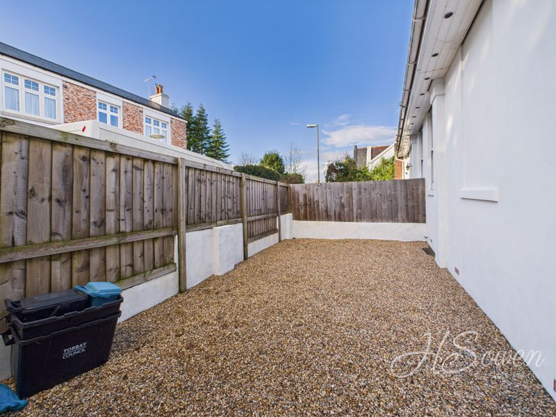 Property photo 1 of 9 Photo 7