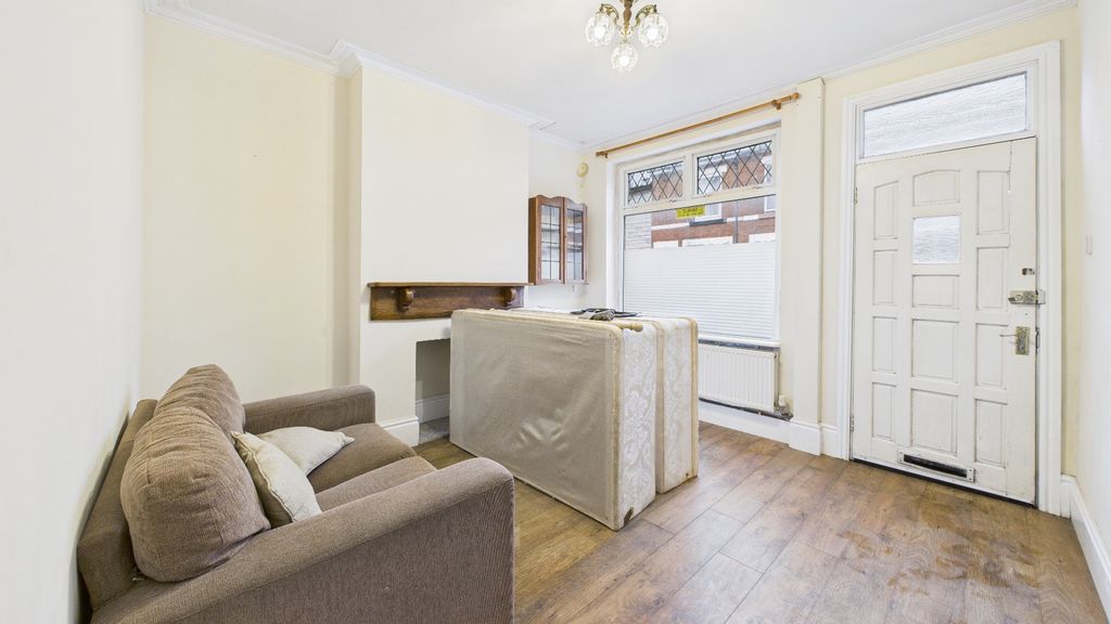 Property photo 2 of 17 4573512