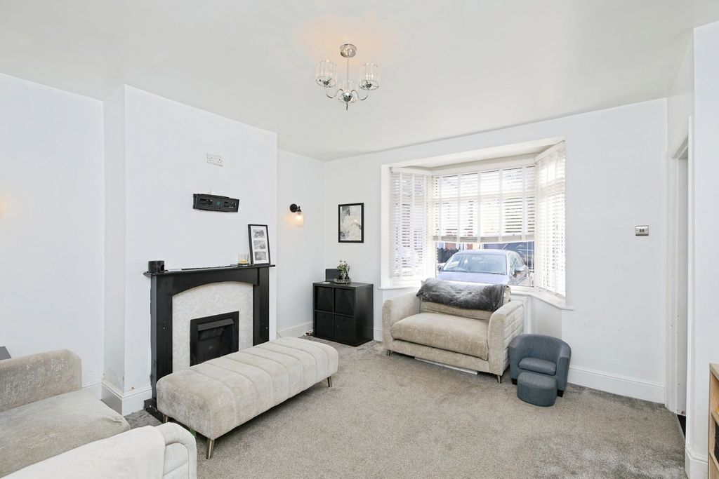 Property photo 2 of 17 Photo