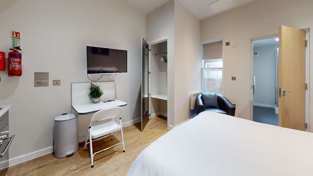 Property photo 1 of 4