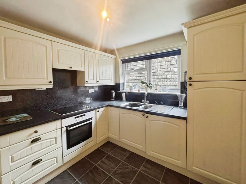 Property photo 3 of 7 Photo 6