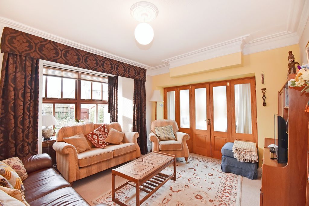 Property photo 2 of 35 Sitting Room