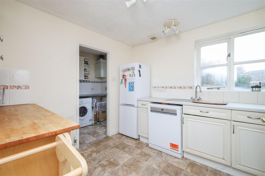 Property photo 3 of 21 Kitchen