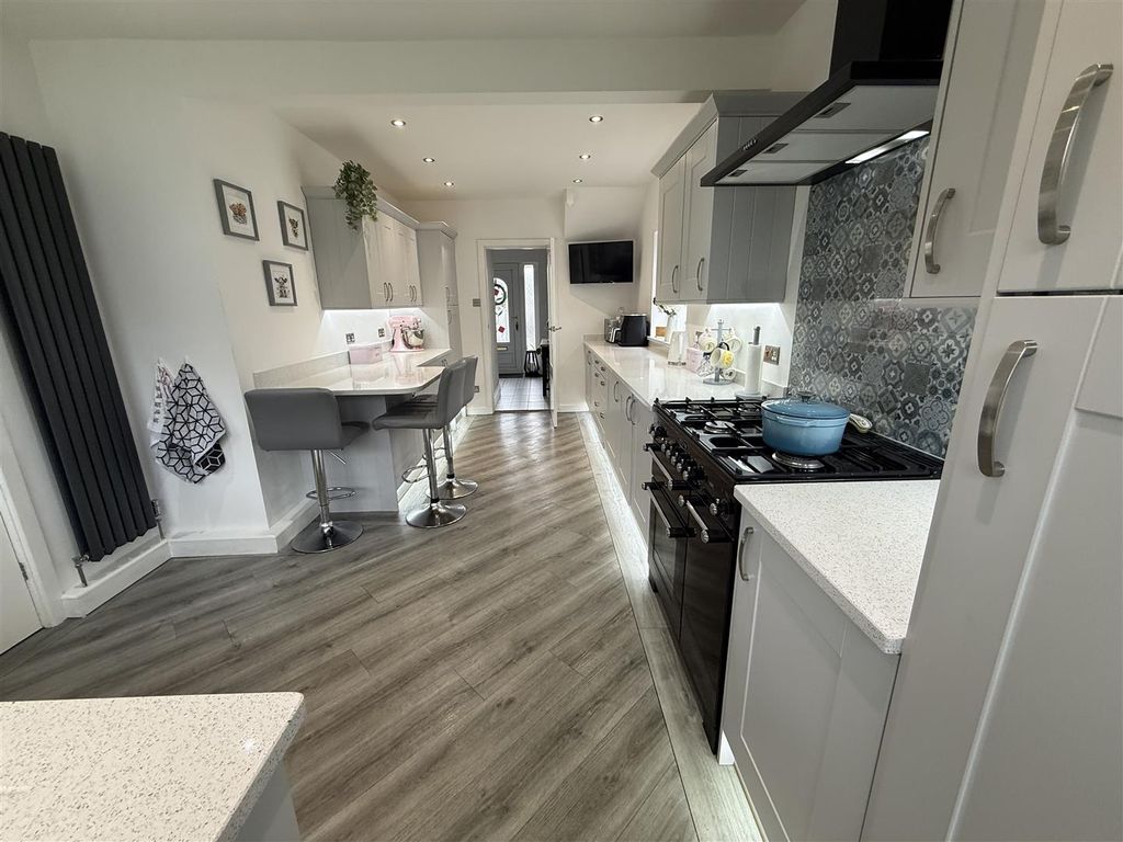 Property photo 2 of 29 Kitchen