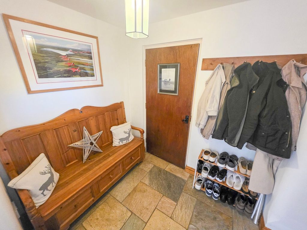 Property photo 3 of 41 Entrance Hall