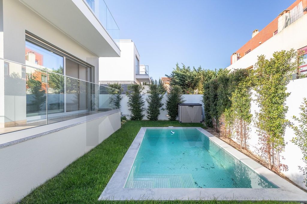 Property photo 3 of 34