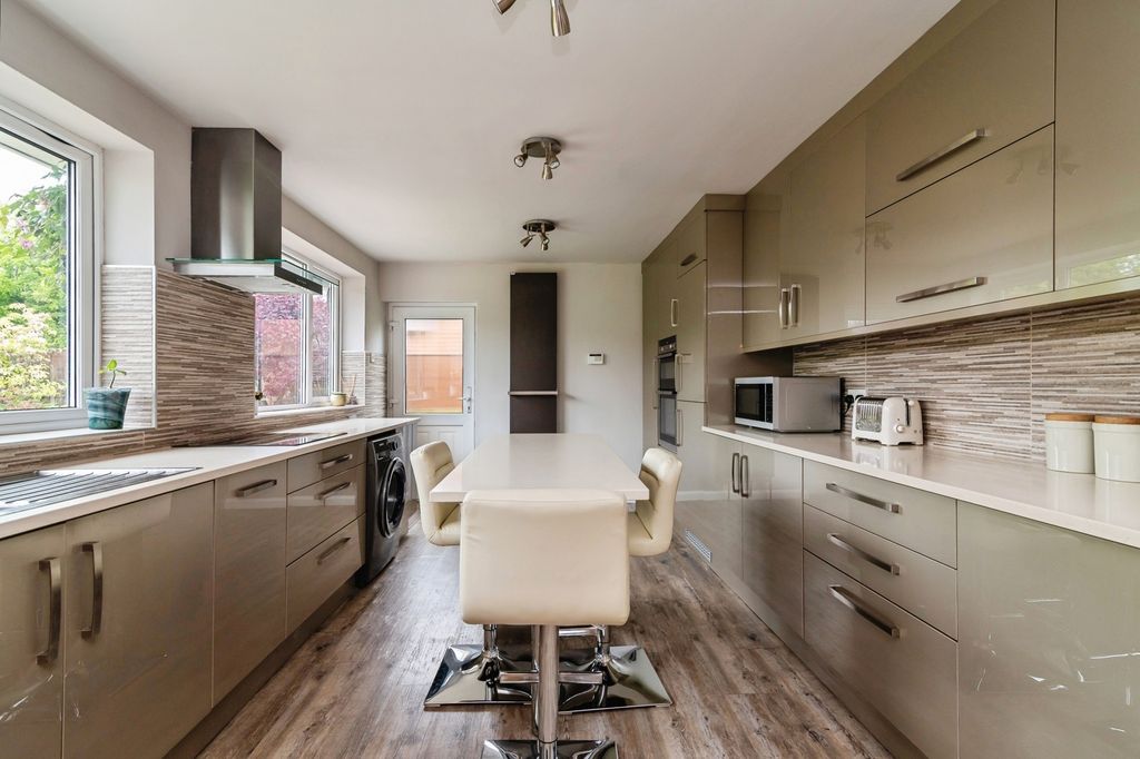 Property photo 3 of 27 Pbox-Img.Jpg