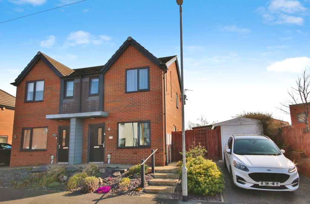 Property photo 1 of 27 4105011