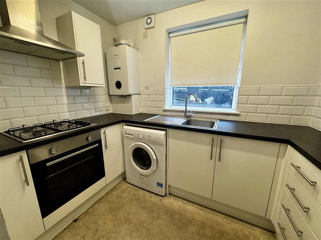 Property photo 3 of 8 Kitchen