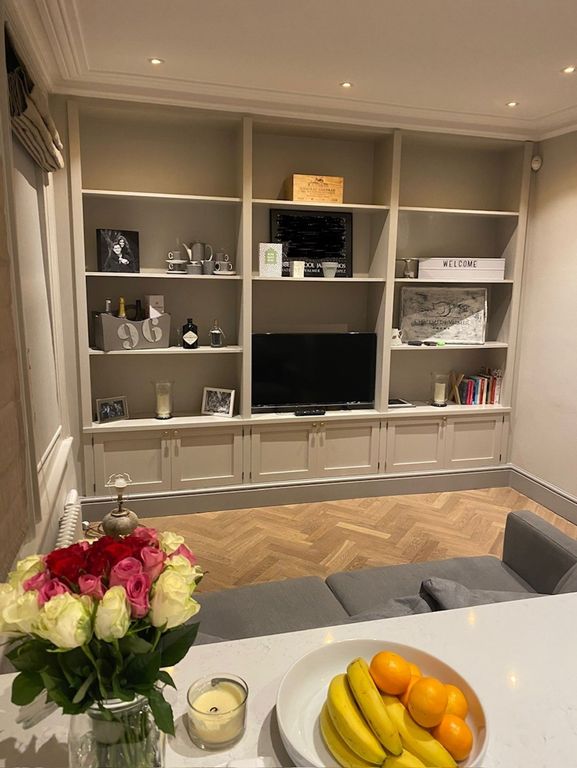 Property photo 3 of 10 Lounge Area