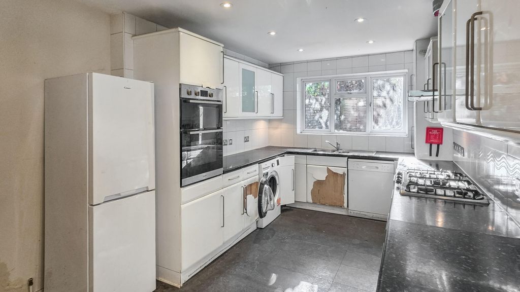 Property photo 2 of 15 20251025061218_20251024_120606_Alv5Y.Jpg