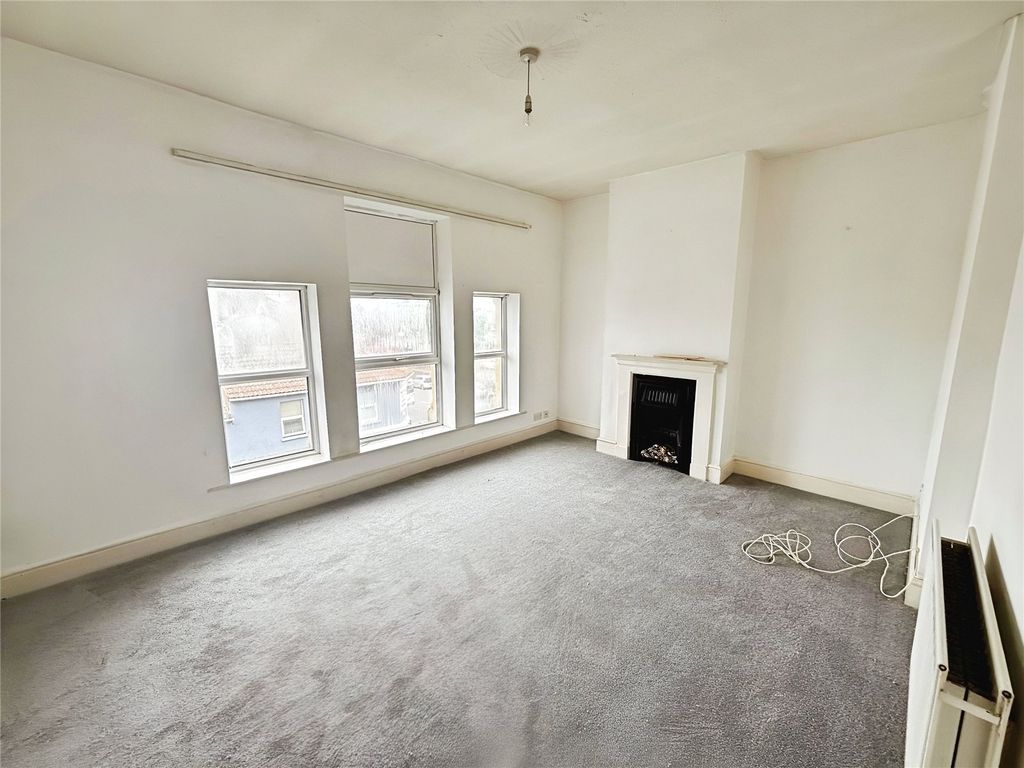 Property photo 1 of 14 Living Room