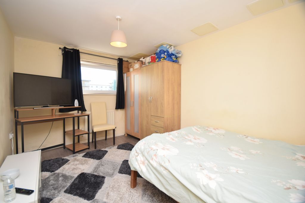 Property photo 3 of 9 Bedroom 2