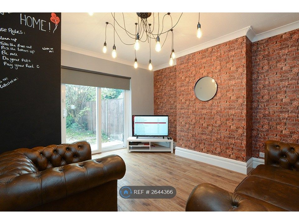 Property photo 3 of 15 Lounge