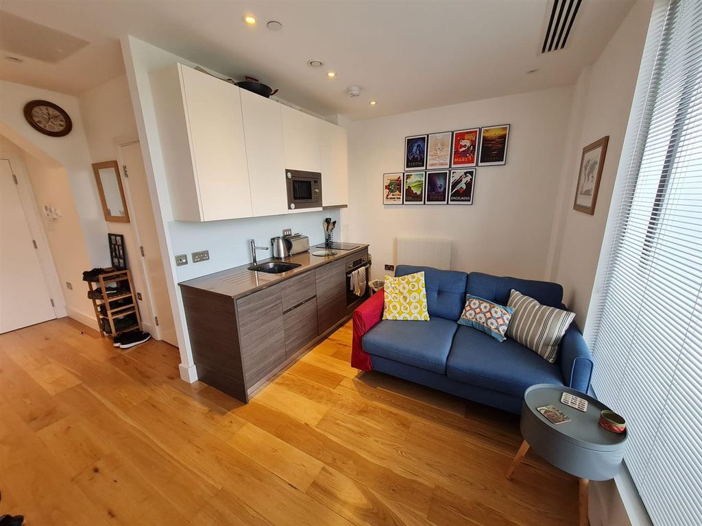 Property photo 1 of 13 c9517E69-Fc24-45Fd-94F1-d38302c05c79.Jpg