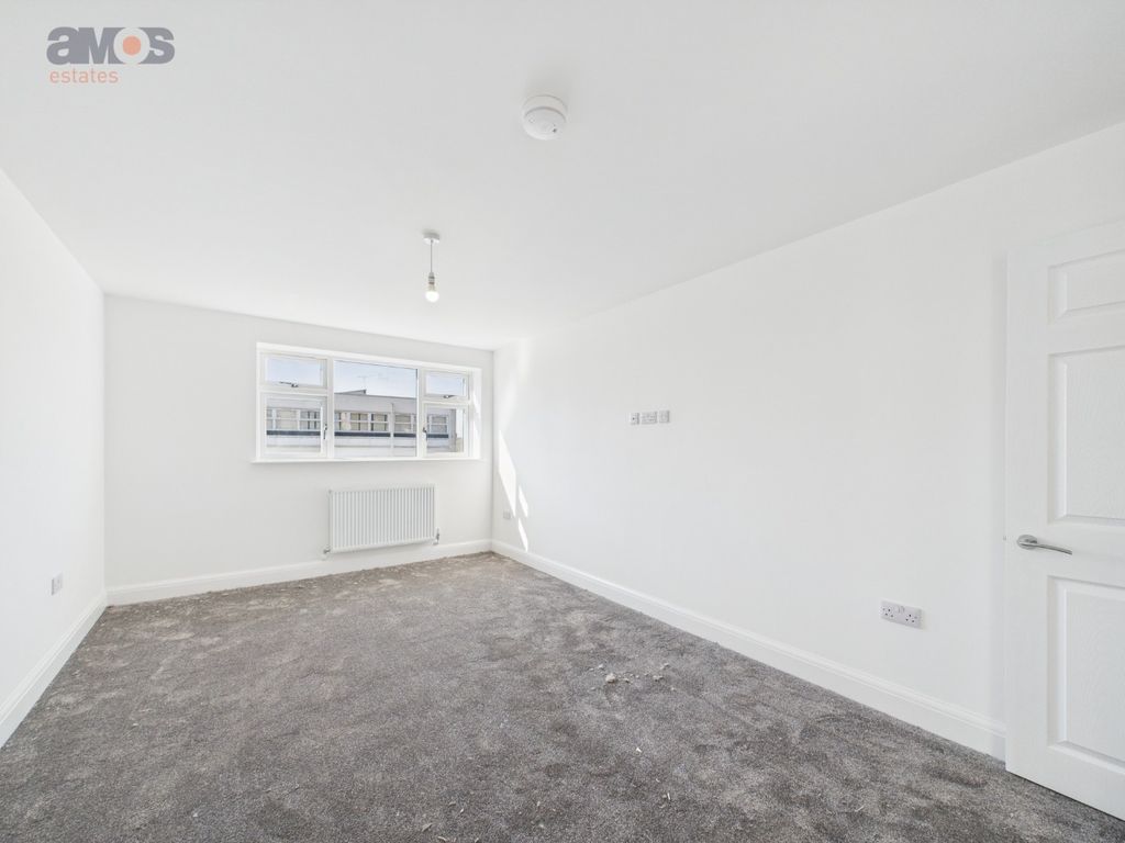 Property photo 2 of 9 4031813