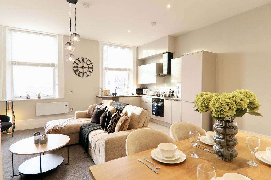 Property photo 1 of 41 Spacious Fully Furnished 2-Bedroom, 2-Bathroom Apartment €“ Church House, South Parade, Wakefield