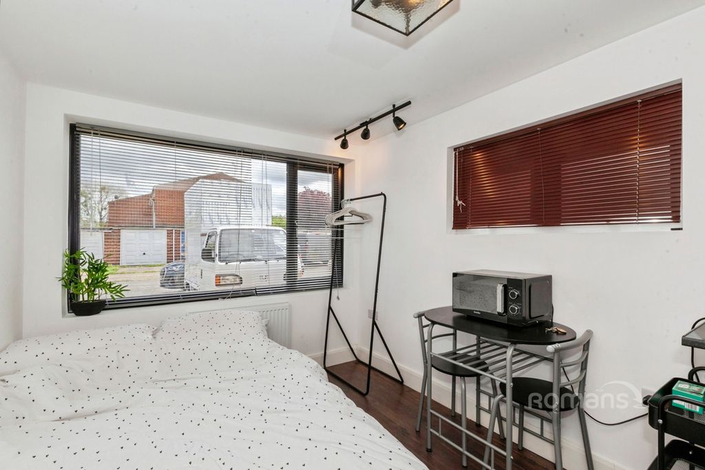 Property photo 3 of 10 Pbox-Img.Jpg