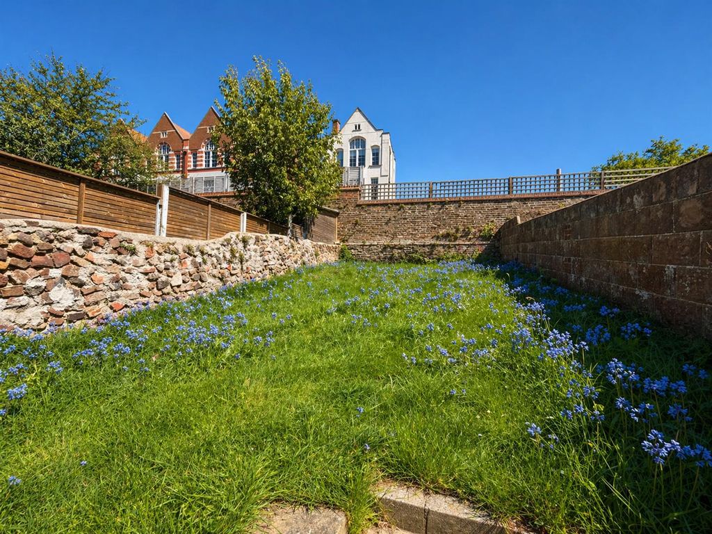 Property photo 2 of 9 8