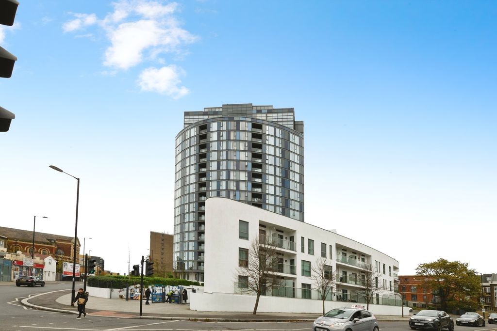 Property photo 2 of 17 Photo