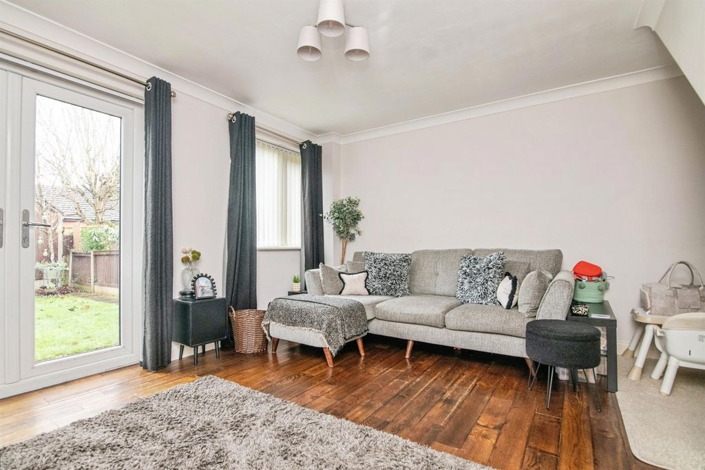 Property photo 2 of 19