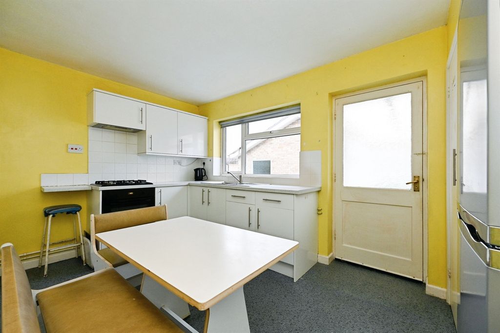 Property photo 2 of 18