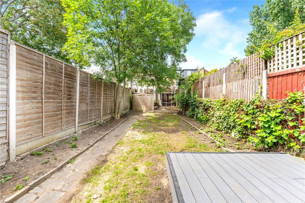 Property photo 2 of 16 Picture No. 12