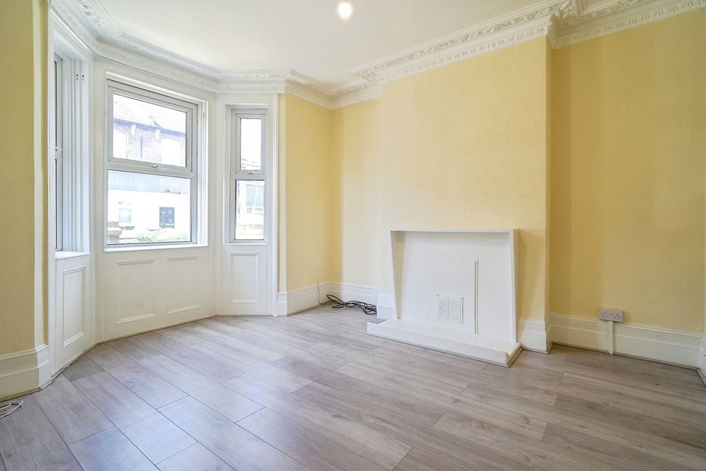 Property photo 2 of 17 Photo