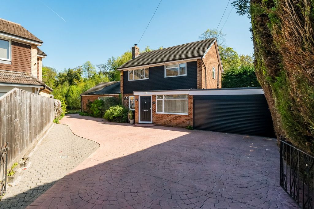 Property photo 1 of 32