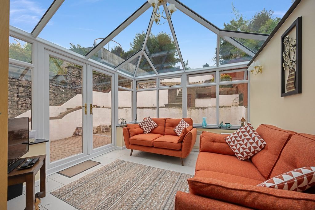 Property photo 2 of 34