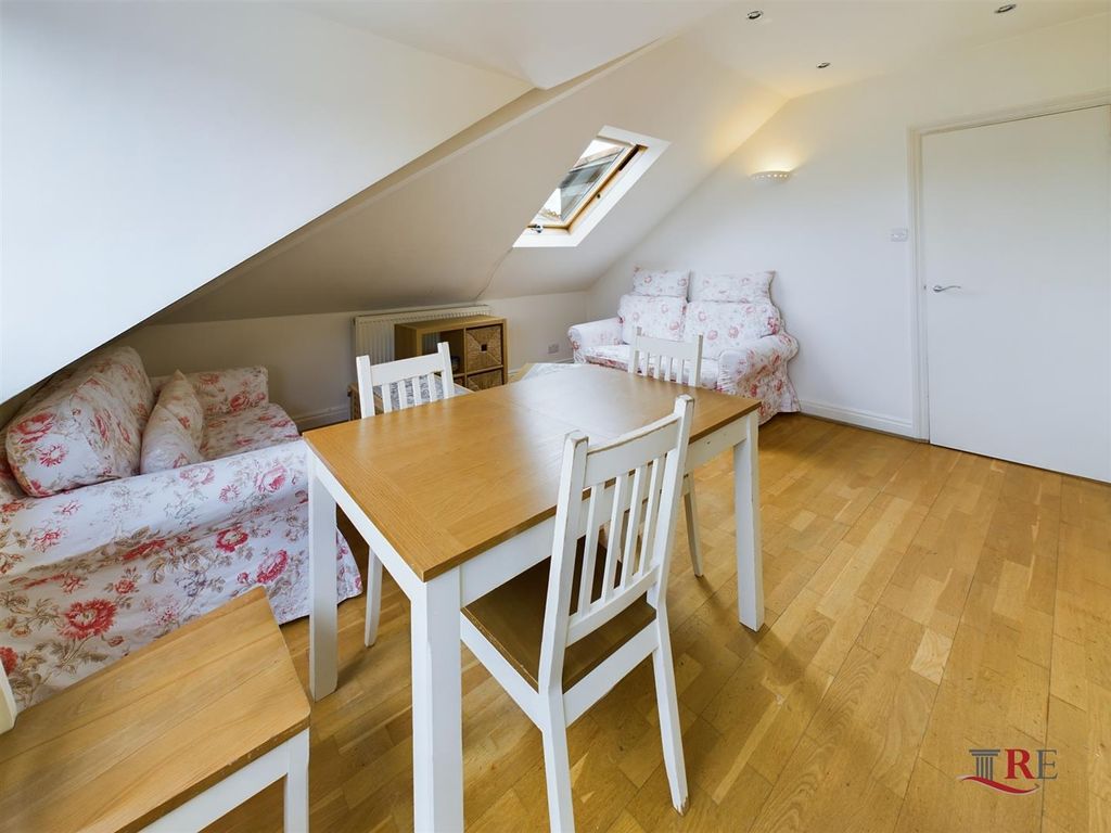 Property photo 3 of 17 Cam02489G0-Pr0036-Still004.Jpg