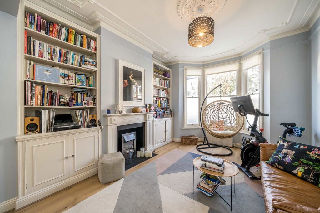 Property photo 2 of 11