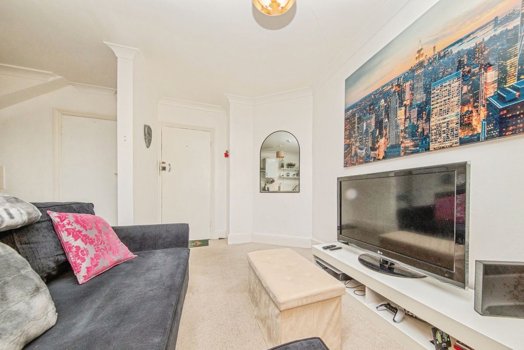 Property photo 3 of 14 Photo