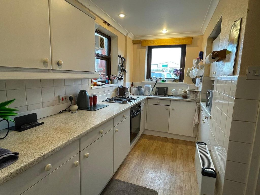 Property photo 3 of 17 Kitchen