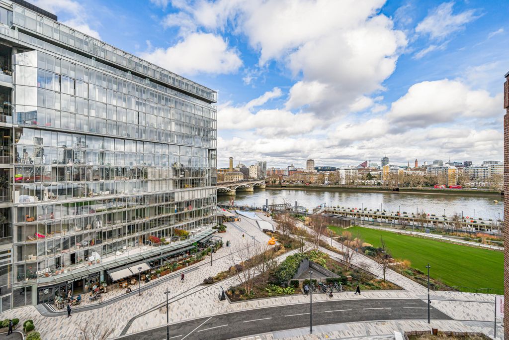 Property photo 1 of 27