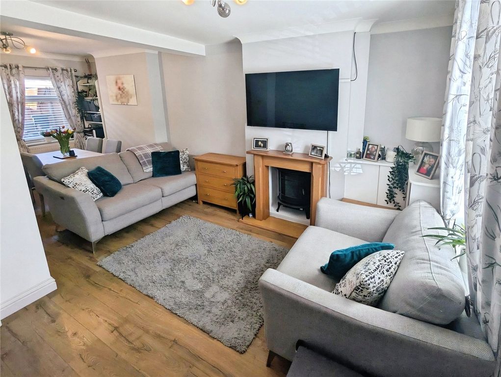 Property photo 2 of 18 Lounge