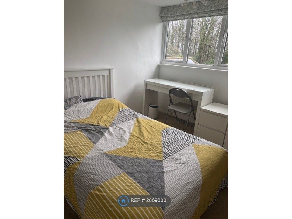 Property photo 1 of 6 Bedroom