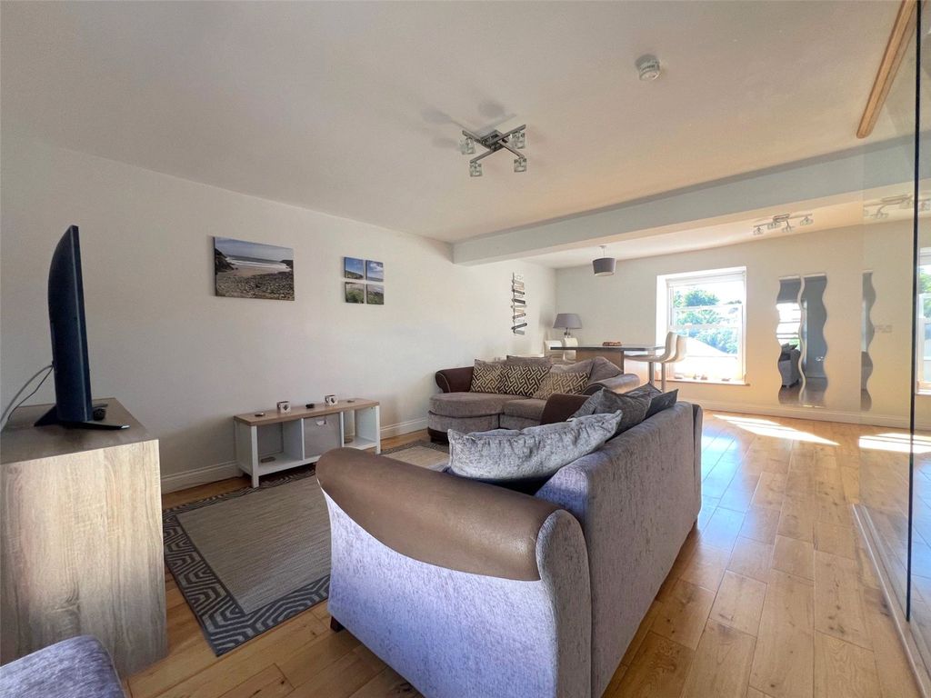 Property photo 3 of 13 Picture No. 01