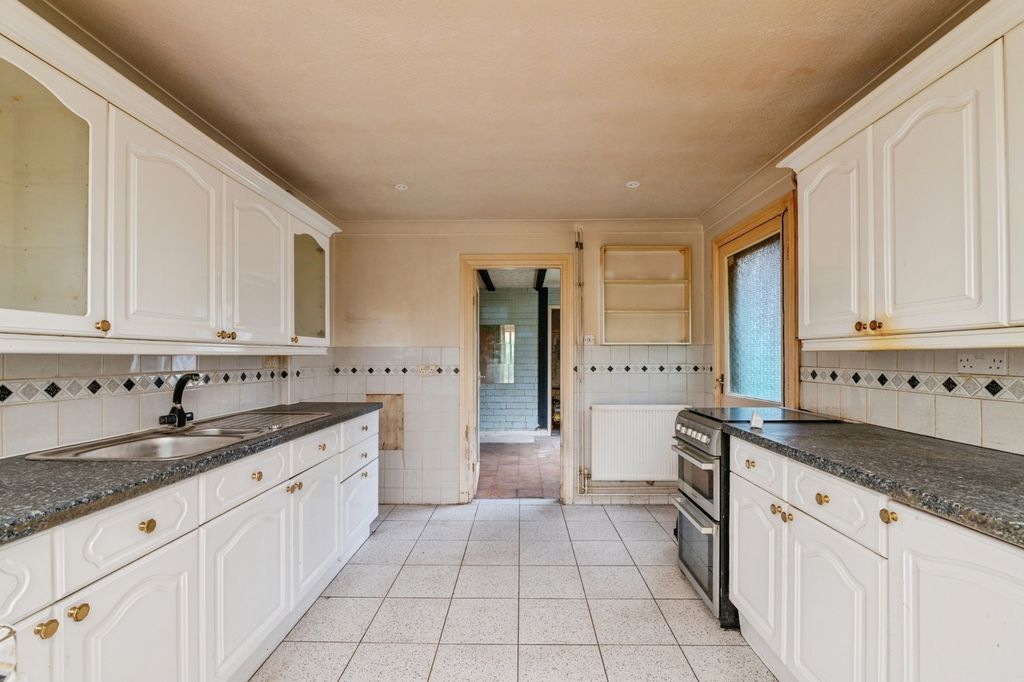 Property photo 3 of 15 Kitchen