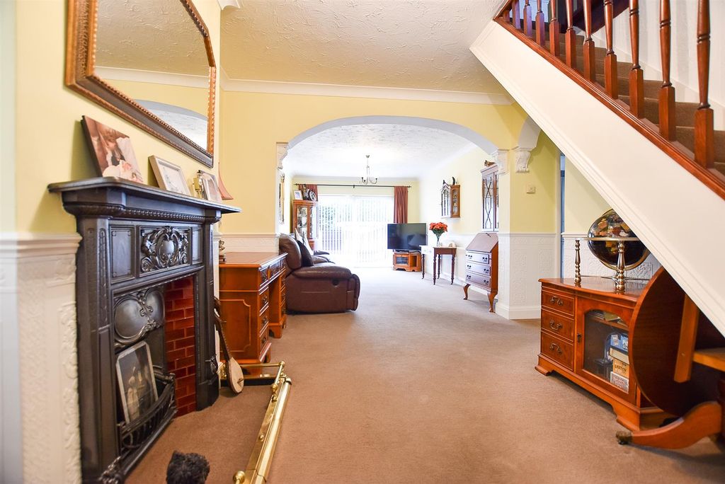 Property photo 2 of 20 Living Room..Jpg