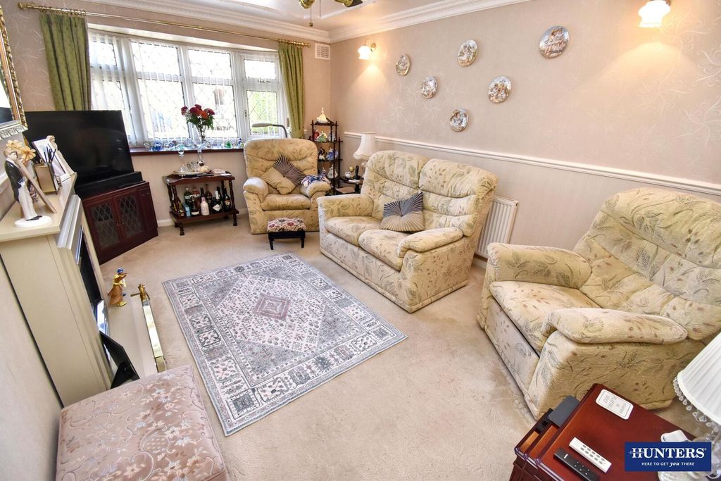 Property photo 2 of 16 Living Room